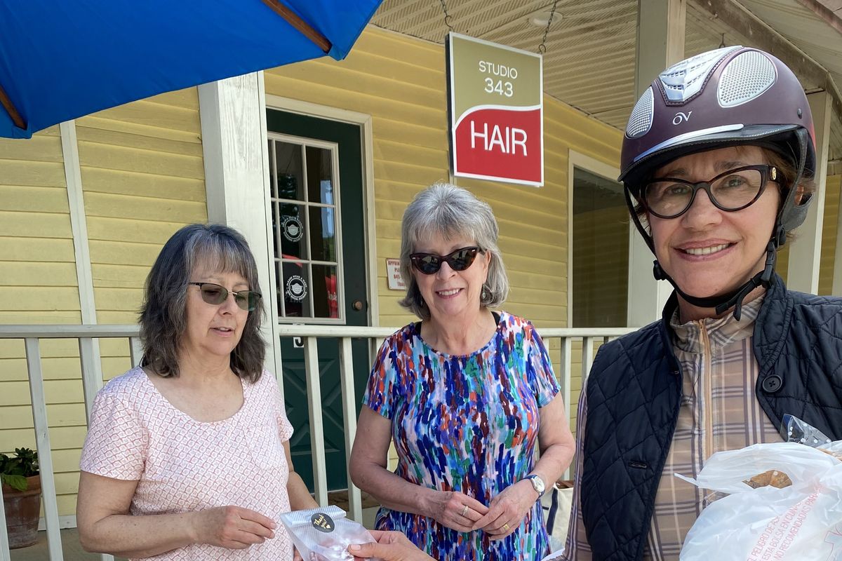 Pastries sell like hotcakes at Indian Rock Schoolhouse