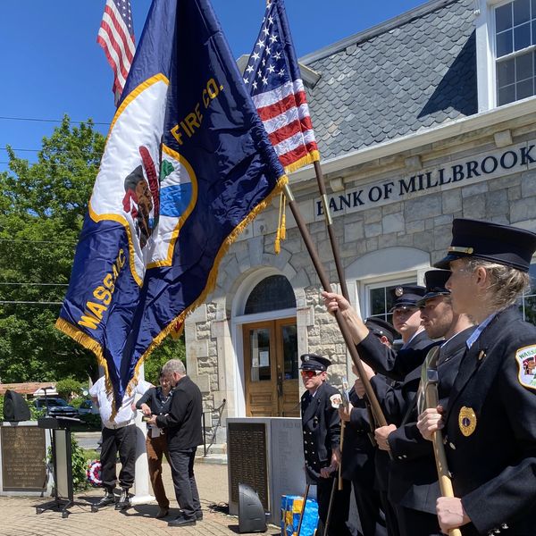 Amenia gathers at Fountain Square