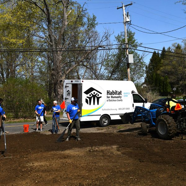 NBT, garden club volunteers landscape Habitat home