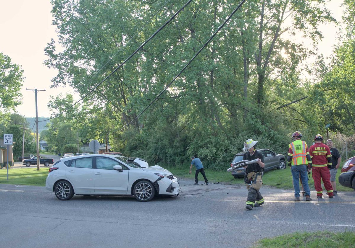 Car crash blocks traffic on Old Route 22