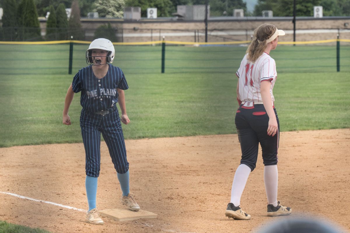 Bombers varsity softball teamtakes home Section IX title