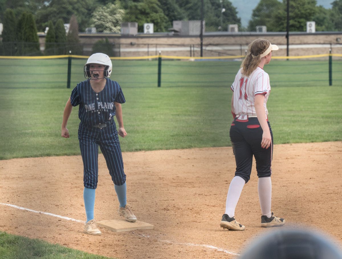 Bombers varsity softball teamtakes home Section IX title