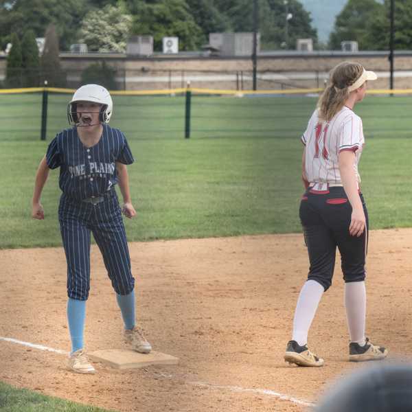 Bombers varsity softball teamtakes home Section IX title