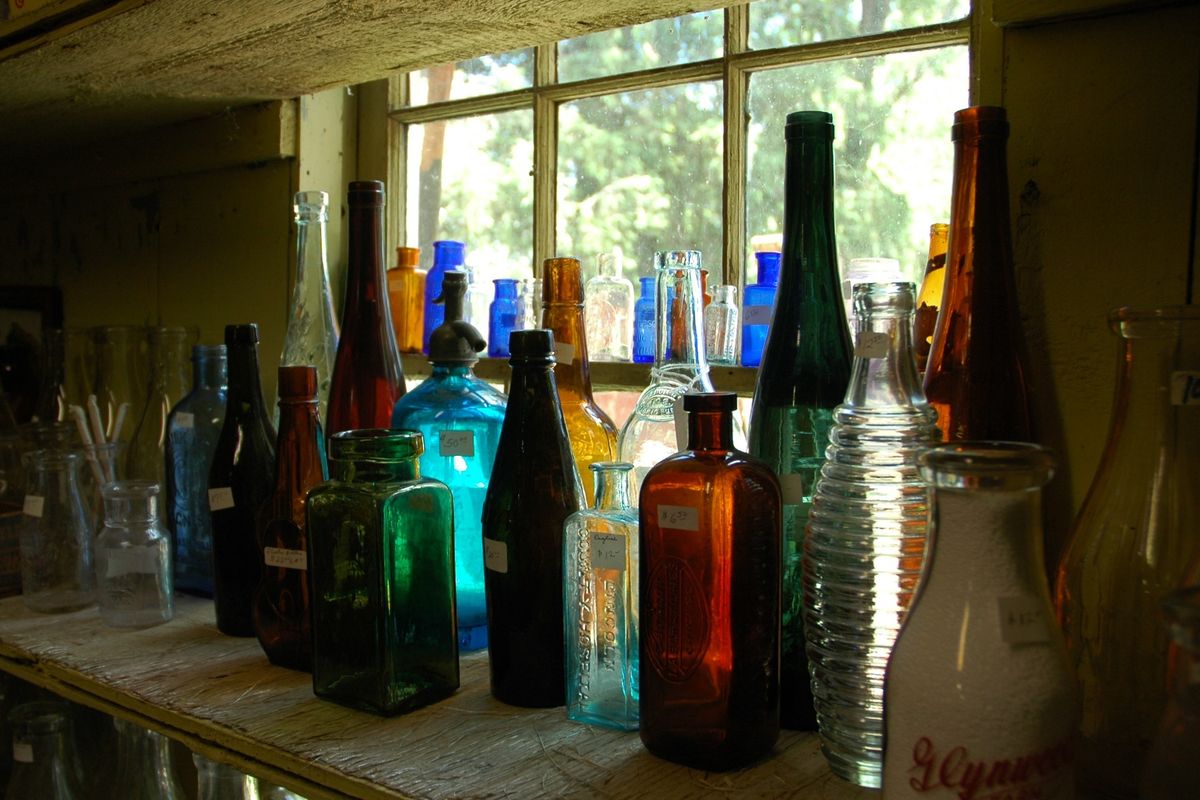 Millbrook Library holds ‘old bottle’ workshop