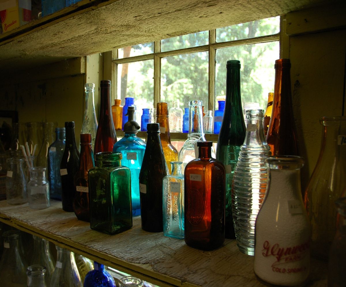 Millbrook Library holds ‘old bottle’ workshop