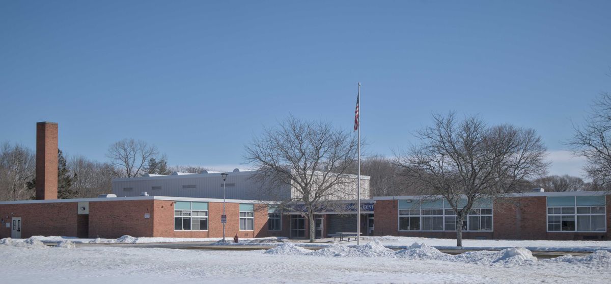 Stanford residents seek answers on proposed Cold Spring elementary school closure