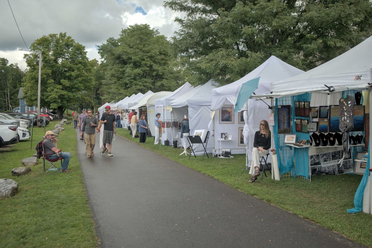 Crowds fill downtown Millerton for Fine Art Festival