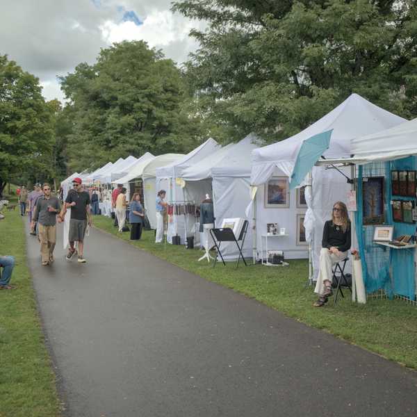Crowds fill downtown Millerton for Fine Art Festival