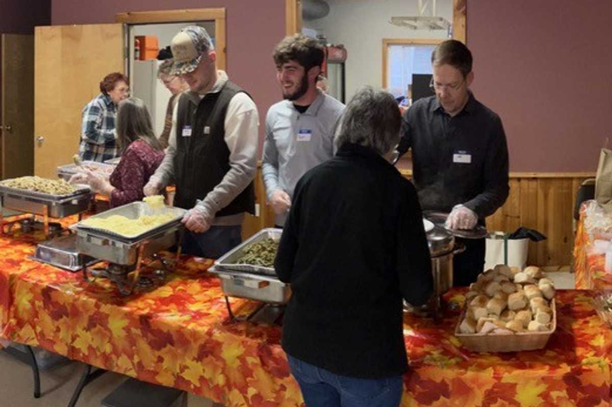 Copake Volunteers serve Thanksgiving dinners