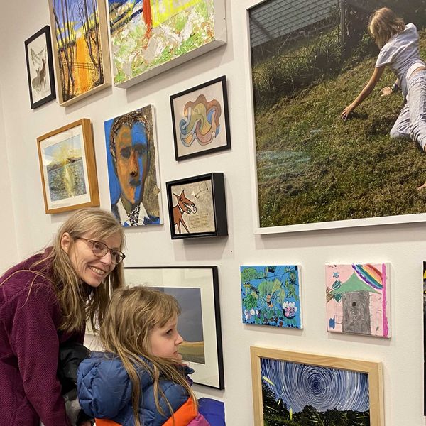 Salon Hang community art show draws a crowd