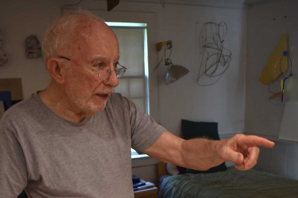At 90, artist Robert Cronin still finds new ways to paint