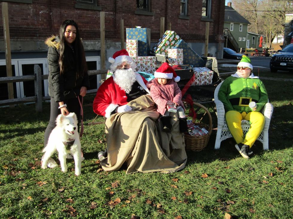 Willow Roots shares holiday meal with community