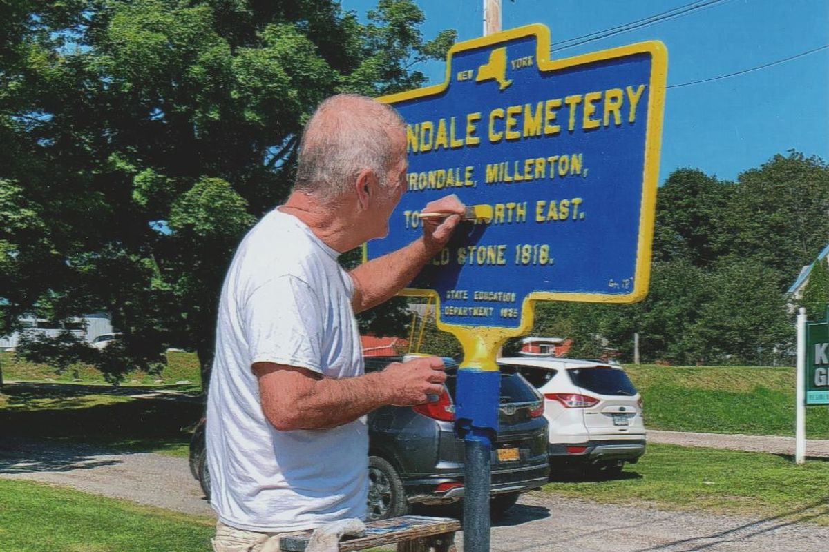 Speaking signs with local volunteer restorer