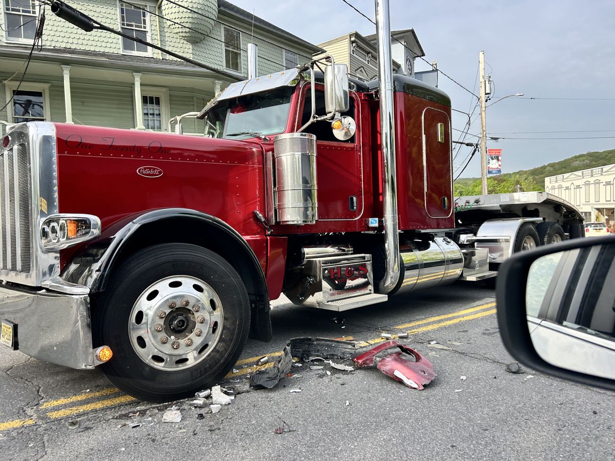 Crash on Main Street blocks morning traffic