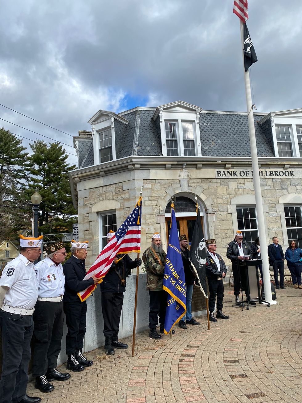 Amenia serenades service members
