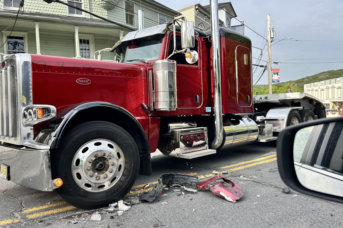 Crash on Main Street blocks morning traffic