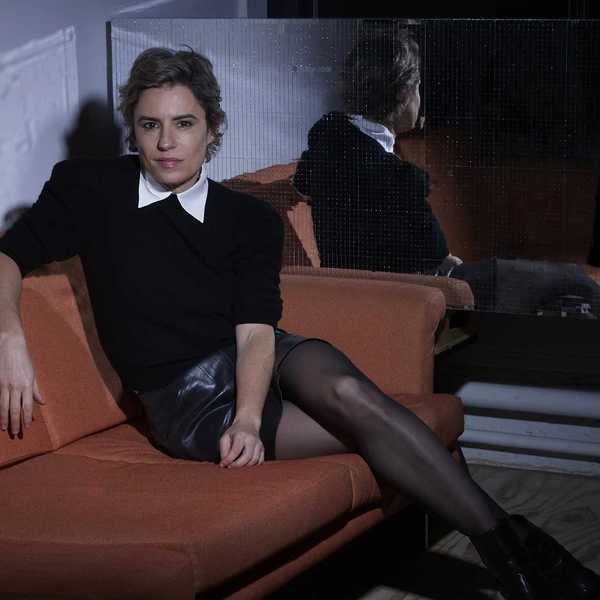 Leslie Mendelson performs at The Grace Note