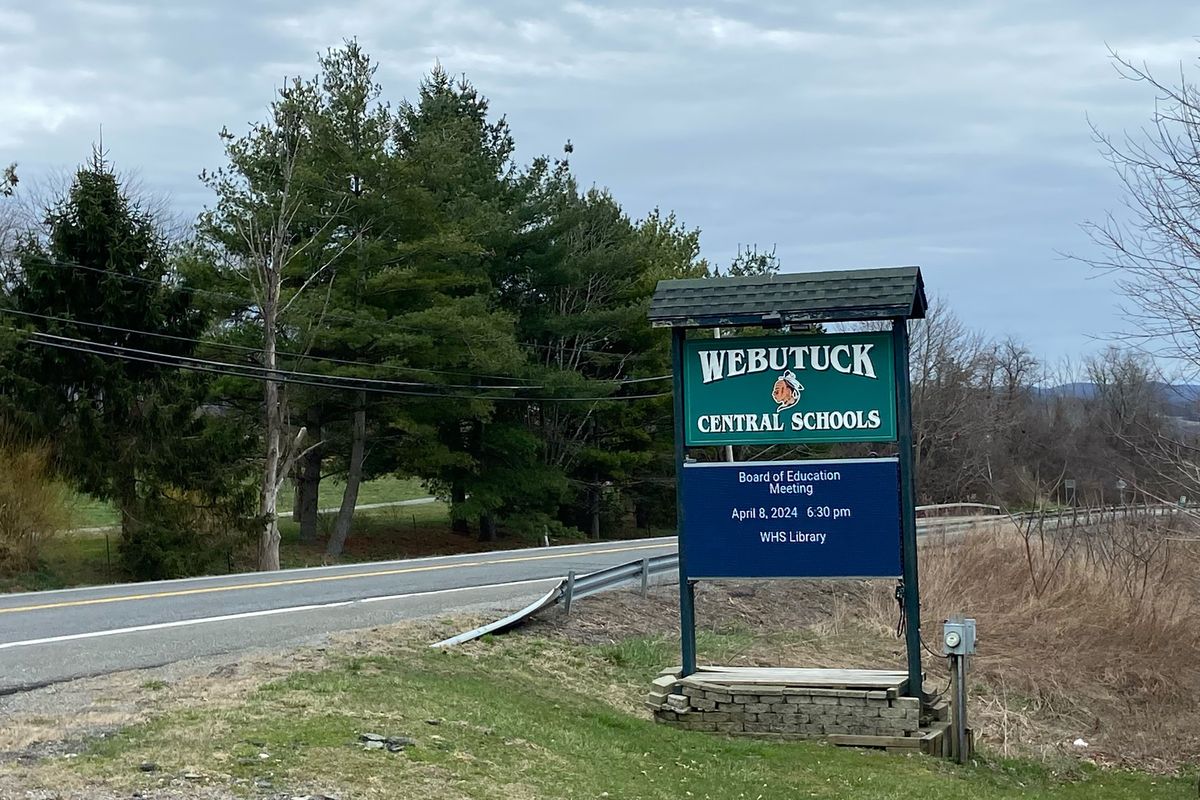 It’s a sign: Debate over Webutuck’s
new message board continues in NE