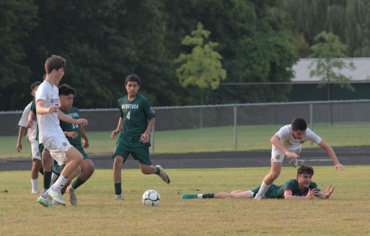 Wildcats struggle through cramps against Rhinebeck