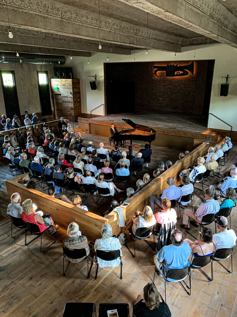 Hochman sells out Stissing Center