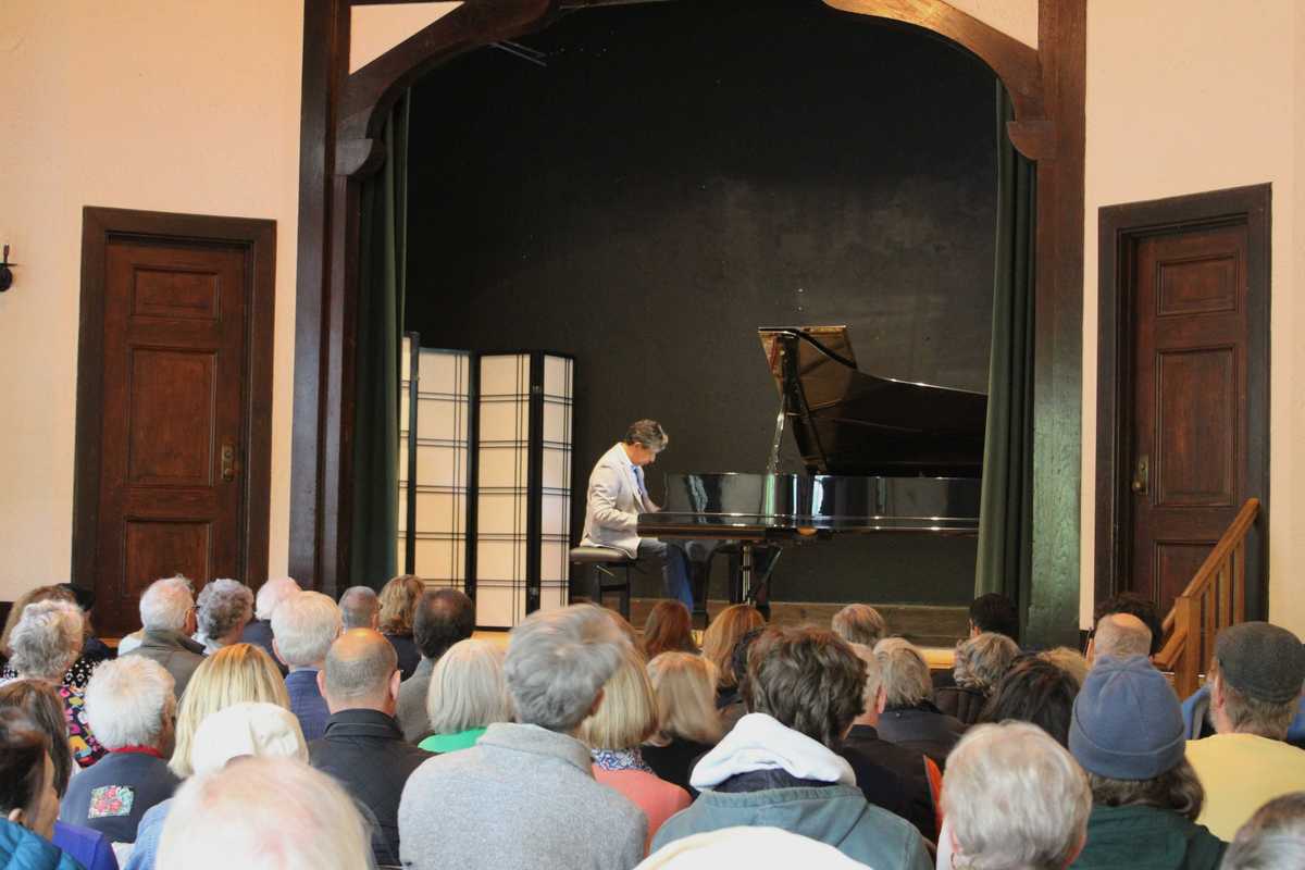 Silvano Monasterios wows packed Cornwall Town Hall audience
