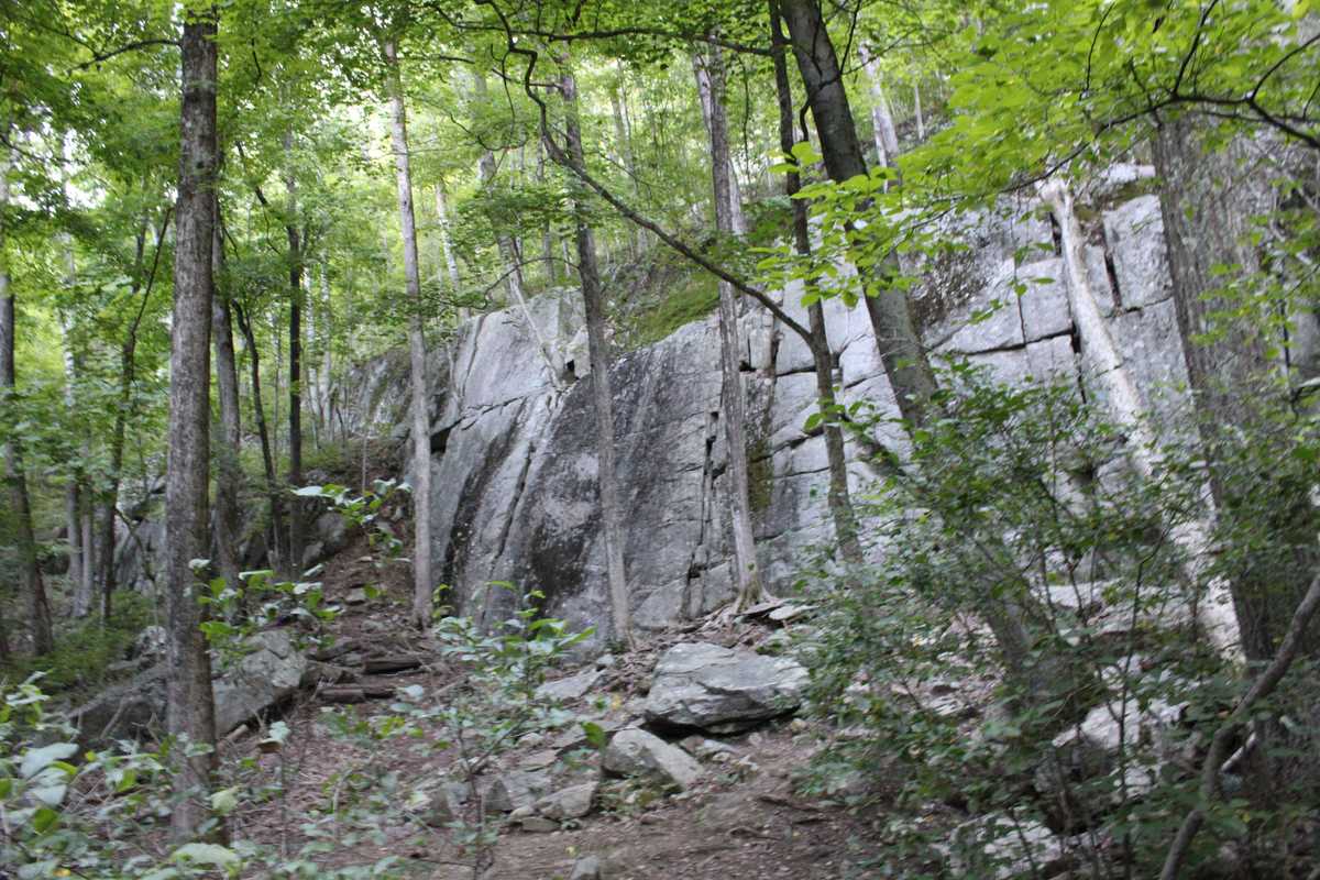 Climber dies after 40-foot fall at St. Johns Ledges in Kent