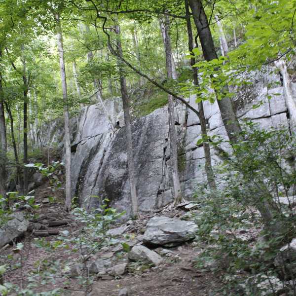 Climber dies after 40-foot fall at St. Johns Ledges in Kent