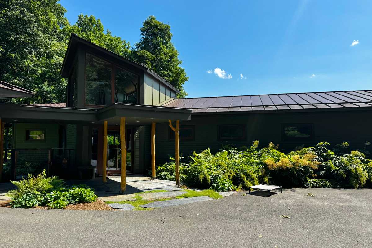 Hillsdale residents champion innovative building material for efficient houses