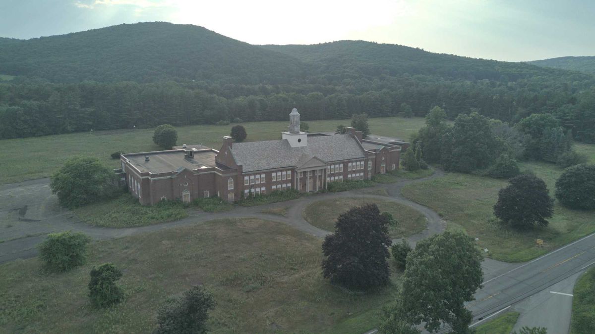 Developers propose 174-room resort at abandoned Roe-Jan School