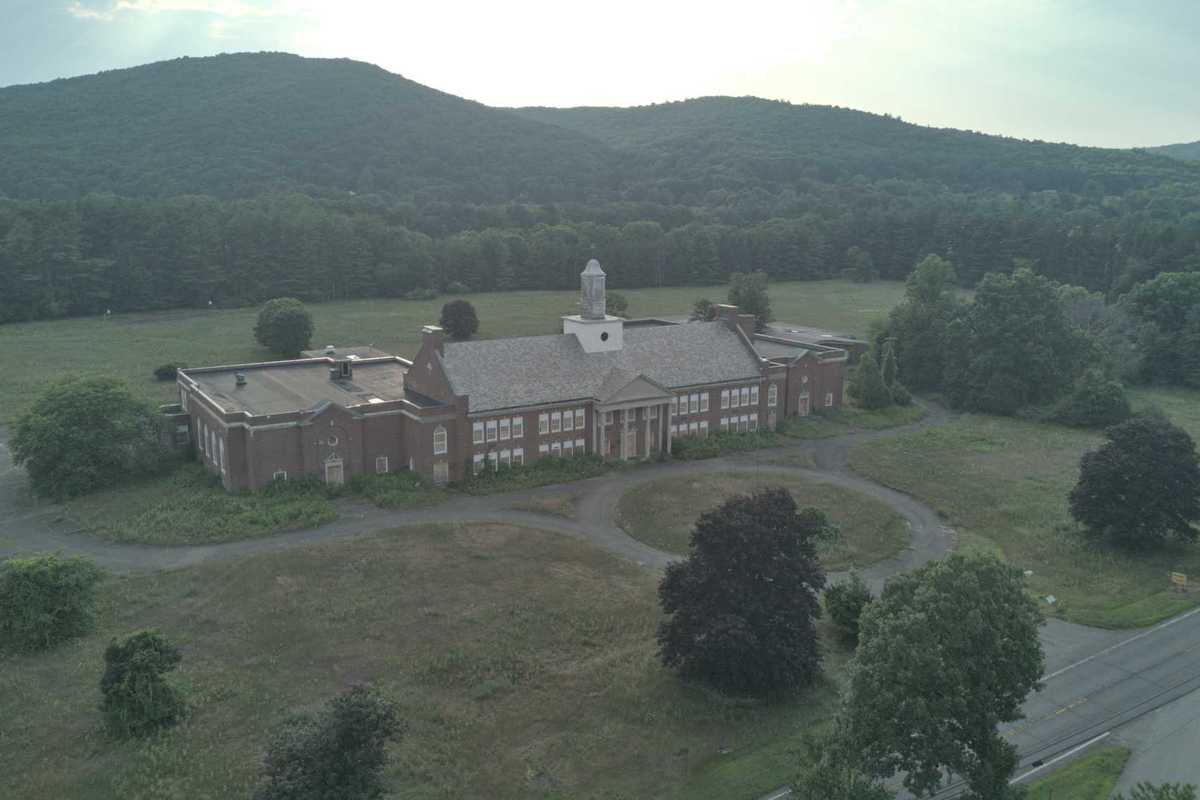 Developers propose 174-room resort at abandoned Roe-Jan School