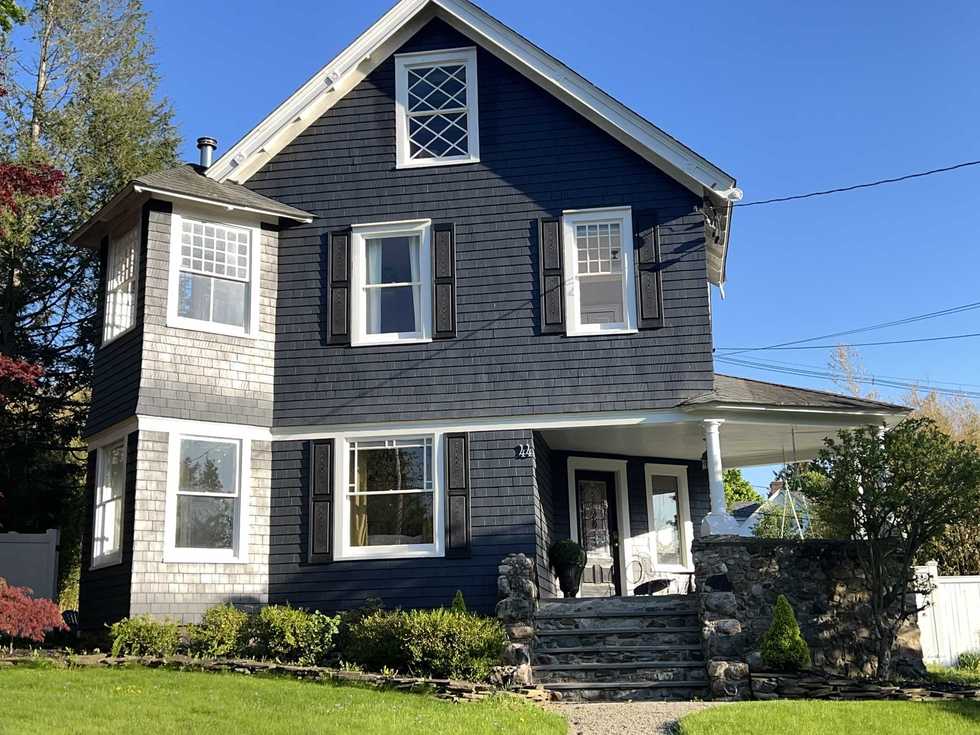 Median Washington home prices remains above $900K