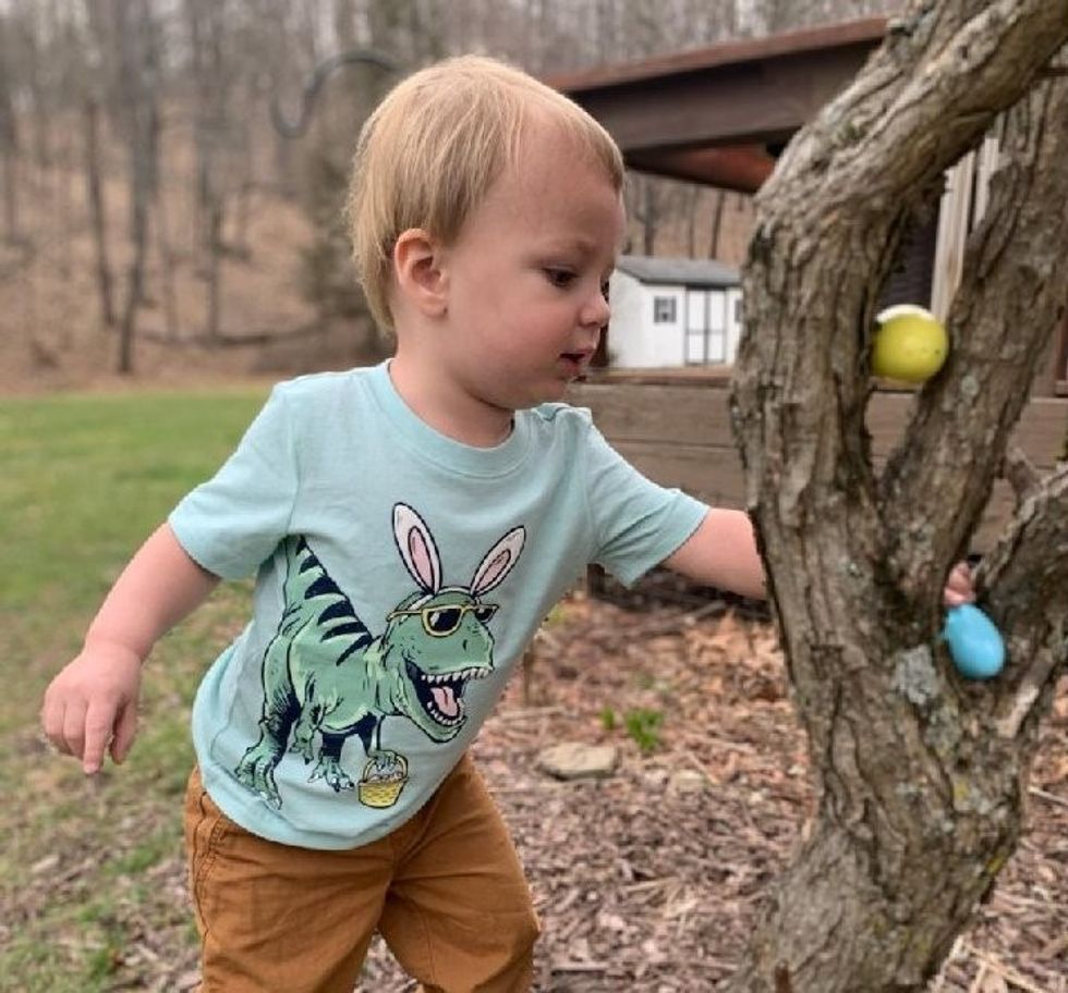 Stissing soccer players hide eggs for little ones