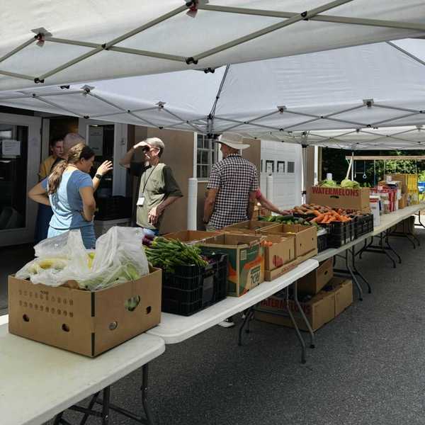 Food pantries, farmers markets adapt after federal aid cuts